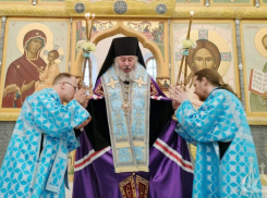 Епископ Иоанн совершил вечернее богослужение в Волжском