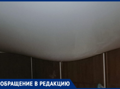 «Я боюсь за жизнь детей»: в Волжском в квартире провис потолок