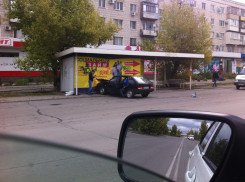 В Волжском студент политеха сбил своего друга на остановке