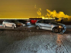 Молодая девушка пострадала в лобовом столкновении авто в Волжском