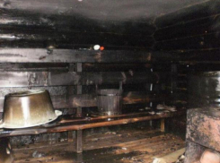 В Волжском в субботний вечер загорелась банька