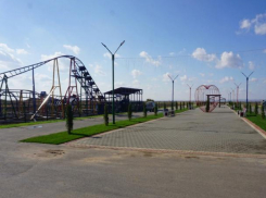 В парке «Волжский» завершается монтаж американских горок