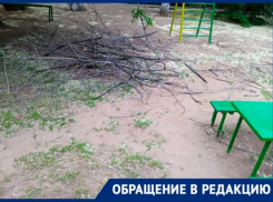 «Сломаешь ноги пока пройдешь», - волжанка рассказала о пешеходной дорожке во дворе жилого дома. Видео