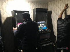 Видеонаблюдение, домофон, пароли и все это - казино: в Волгограде пресекли деятельность игорного клуба