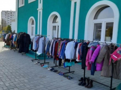 В Волжском проходит рождественская благотворительная акция «Теплые ладошки» 