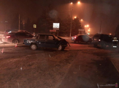 «ВАЗ» столкнулся с «Мерседес»: ДТП в Волжском 