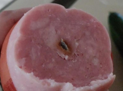  Мука с жуками, а колбаса с железкой: какие продукты продаются в магазинах Волжского