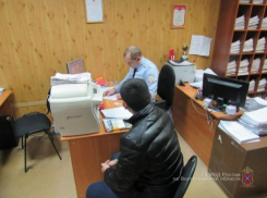 Сотрудники госавтоинспекции задержали наглого водителя в Волжском