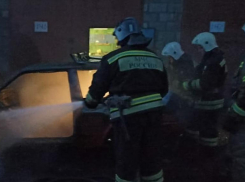 Два автомобиля сгорели в Волжском за сутки