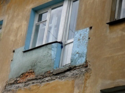 Под Волгоградом обрушился балкон с людьми: 1 погиб