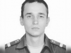 Игорь Воронин почтил память погибшего солдата из Волжского