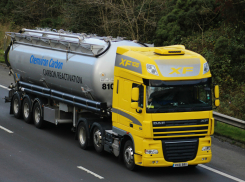 Кубометры соляной кислоты вытекли на дорогу 