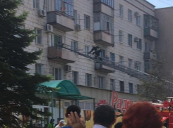 В Волжском задымился балкон