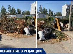 Огромная свалка образовалась под трансформаторной будкой в Волжском