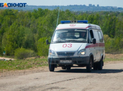 Сбил пенсионерку неподалеку от перехода: женщина доставлена в больницу в Волгоградской области