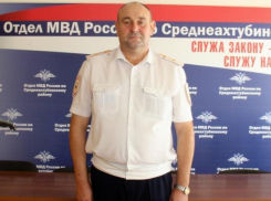 Скромный полицейский спас тонущую малышку под Волжским