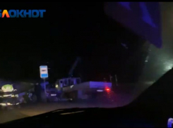 Водитель легковушки протаранил остановку и скончался под Ленинском: ВИДЕО