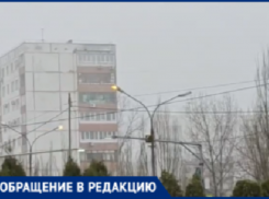 «За чей счет банкет?»: волжанка сняла на видео горящие среди бела дня фонари в 25-м микрорайоне