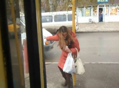 Волгоградка устроила пьяные танцы в Жилгородке