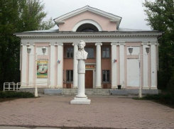 Волжане прочитают Пушкина у памятника поэту