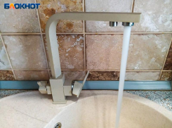 В Волжском снова отключают горячую воду, УК не предупредила жителей