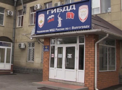 Сбил 8-летнюю девочку на пешеходе и скрылся в Волгограде