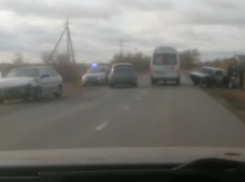 Водитель ВАЗа попал в больницу после ДТП в Волжском