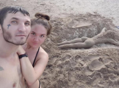 Сексуальную Джессику с объемными формами слепила молодая пара в Волжском