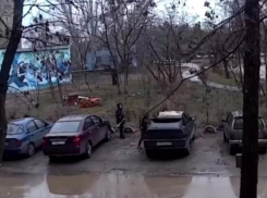 В Волжском обнародовали видеозапись взломов машин школьниками