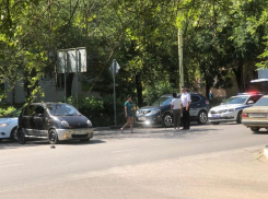 В Волжском образовалась пробка из-за ДТП