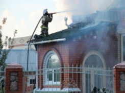 Из горящего дома эвакуировали 20 человек в Волжском