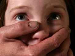 В Волжском ранее судимый повар гимназии подозревается в изнасиловании школьницы