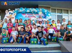 Пенная вечеринка и множество подарков: Волжский абразивный завод поздравил школьников с Днем знаний