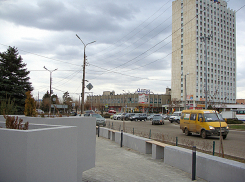 Зона отдыха, которую власти открыли у оживленной дороги, вызвала недоумение у волжан