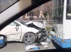 Новые подробности о тройном ДТП с автобусом и 4 пострадавшими появились в Волжском: видео