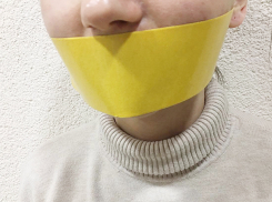 Учитель из Волжского заклеил рты семерым второклассникам скотчем