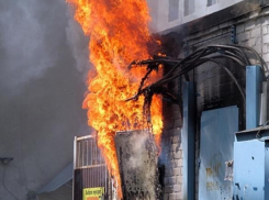 В Волжском загорелась подстанция