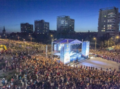 День города в Волжском: жителей поздравят Валерий Сюткин и Юлия Ковальчук