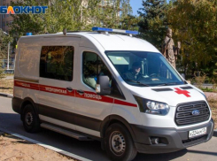 Женщина попала под колеса иномарки в Волжском: переходила дорогу в неположенном месте