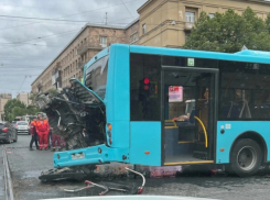 Из волжского автобуса «вывалился» двигатель в Питере 