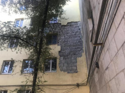 «Плоды» капремонта падают волжанам на голову