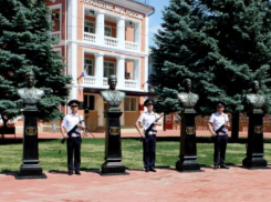 В Волжском открыли Аллею Памяти погибшим милиционерам