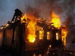 Почти дотла сгорел частный дом в селе Каршевитое