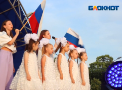 Волжские депутаты поздравили жителей города с Днем России: видео