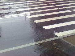 В центре Волгограда начальник поезда на KIA сбил 14-летнюю школьницу