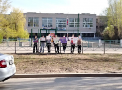 ГИБДД и юнармейцы Волжского провели акцию по профилактике детского травматизма на дорогах