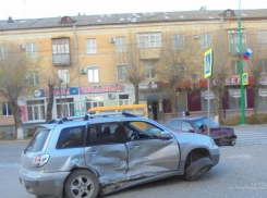 Пенсионер на внедорожнике протаранил Daewoo Nexia в Волжском