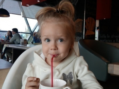 Растопившая сердца волжан девочка Варя продолжает бороться с раком - малышка не сдаётся 