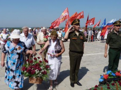 Волжане почтили 75-летие с начала войны возложением цветов