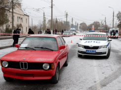 В Волгограде водитель BMW ударил по голове монтировкой сотрудника полиции